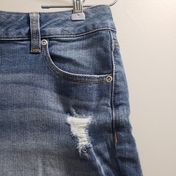 Maurices Dark Wash Raw Hem Distressed Shorts, Size 8 - Picture 5 of 9